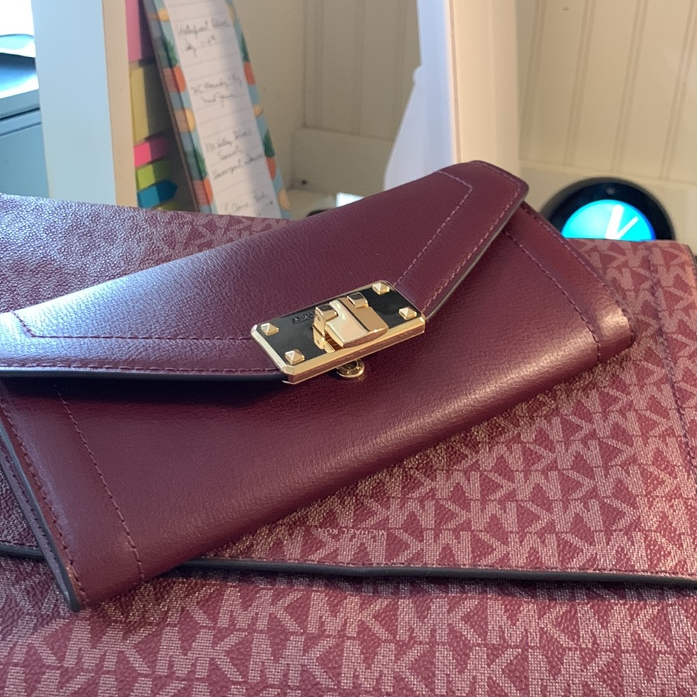 Michael Kors Merlot signature large satchel and matching credit card wallet - Picture 13 of 16